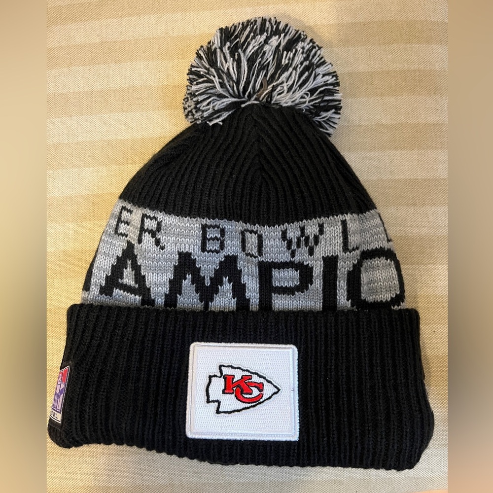 New Era Kansas City Chiefs Black and Gray Pom Beanie